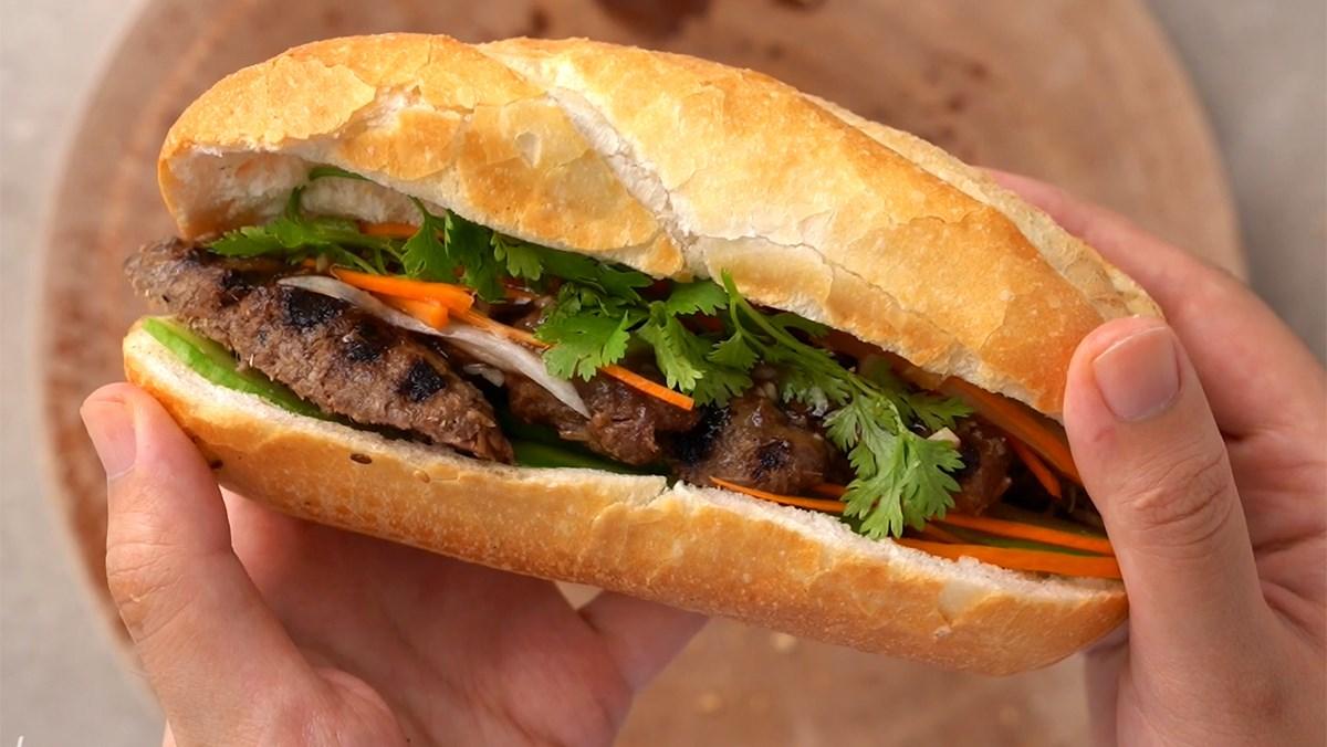 Bánh Mì Bò Nướng: Hương Vị Đậm Đà Không Thể Bỏ Qua