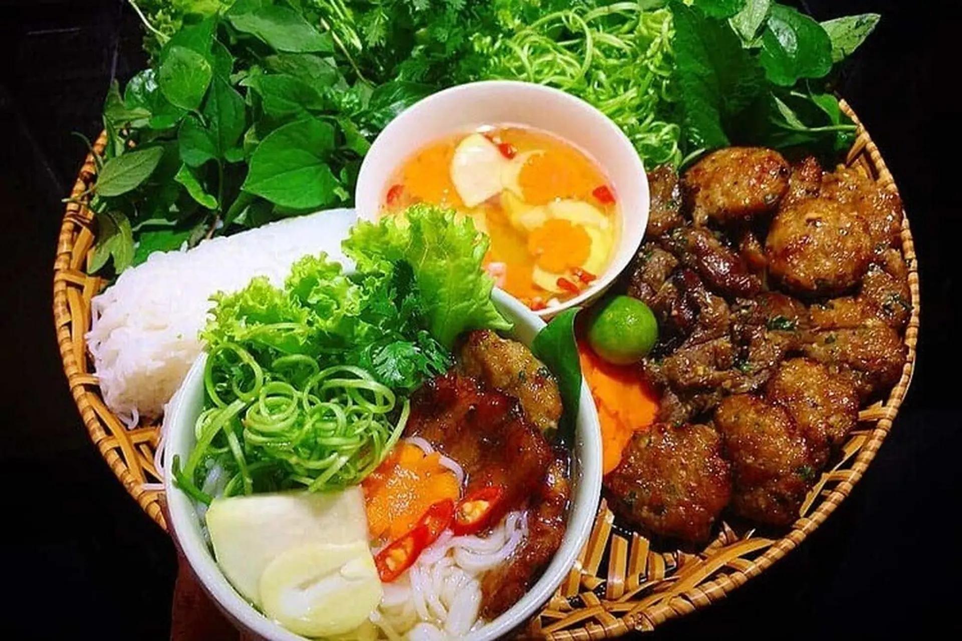 Chia Sẻ Kinh Nghiệm Thưởng Thức Bún Chả Đúng Điệu