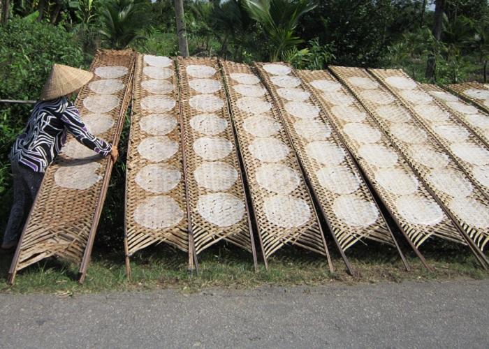 Khám phá làng nghề bánh tráng Thuận Hưng hàng trăm tuổi ở đất Tây Đô