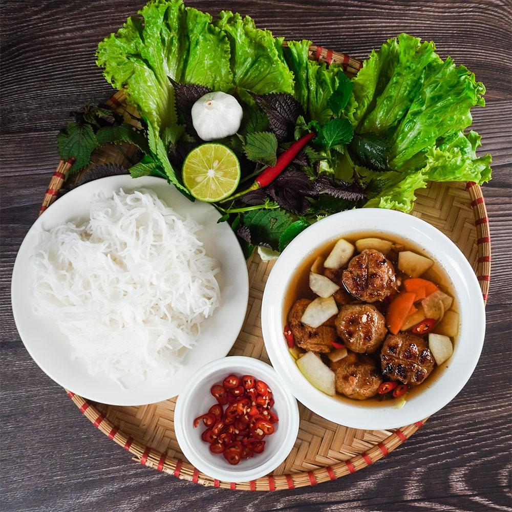 Review Chi Tiết Về Giá Cả và Không Gian Tại Các Quán