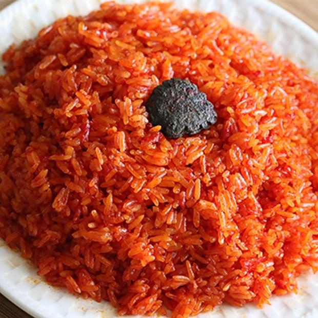 - Xôi Gấc: Màu Đỏ Rực Rỡ Mang Lại May Mắn Trong Ngày Giỗ